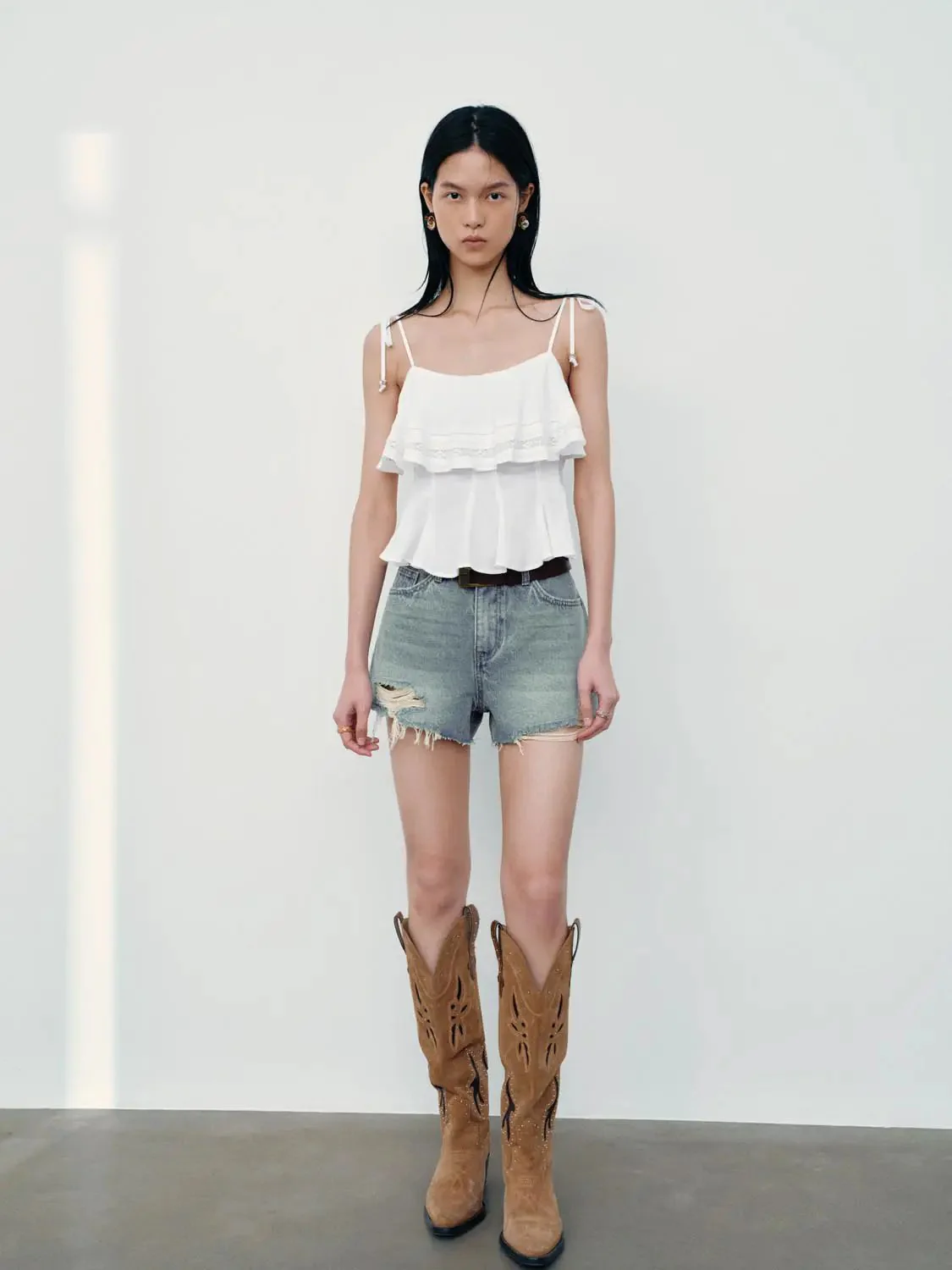 15098-linen-blend-guipure-lace-strappy-tiered-cami-tops-4.webp Linen Blend Guipure Lace Strappy Tiered Cami Tops