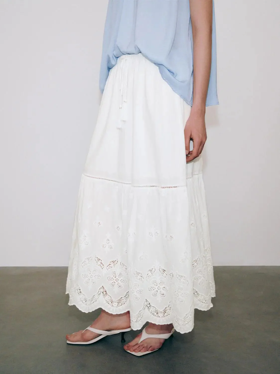 15104-guipure-lace-tiered-drawstring-pull-on-a-line-midi-skirts-3.webp Guipure Lace Tiered Drawstring Pull On A-Line Midi Skirts