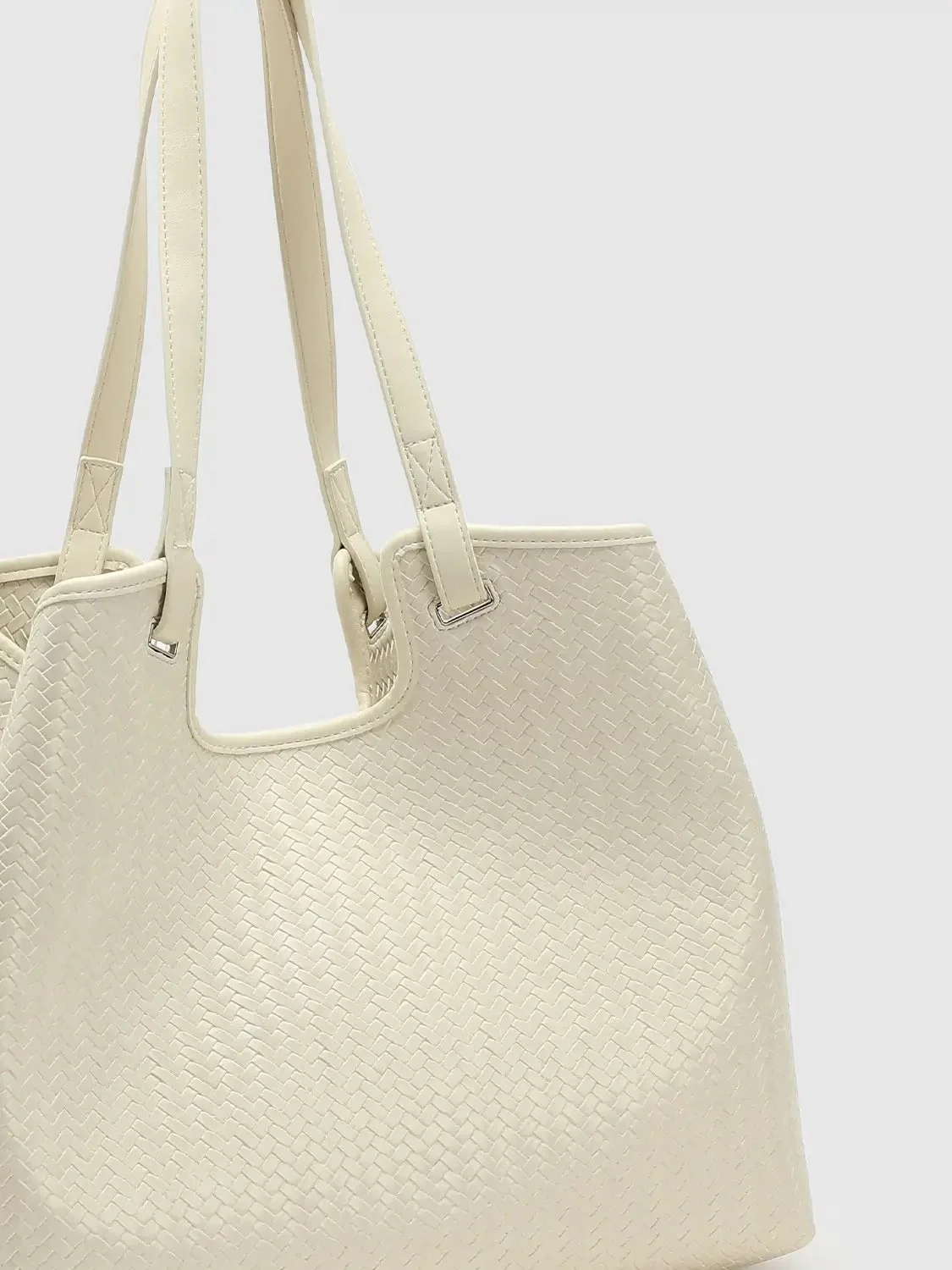 15156-oversize-faux-leather-woven-shoulder-bags-13.webp Oversize Faux Leather Woven Shoulder Bags