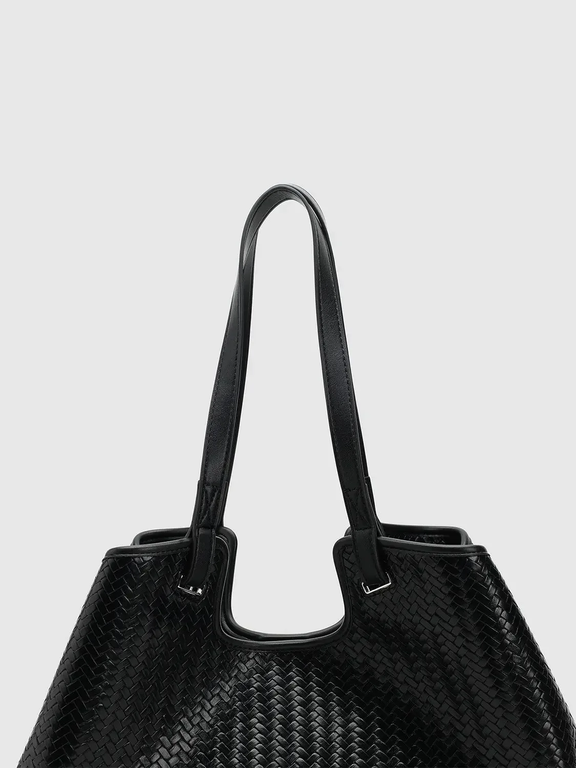 15156-oversize-faux-leather-woven-shoulder-bags-5.webp Oversize Faux Leather Woven Shoulder Bags