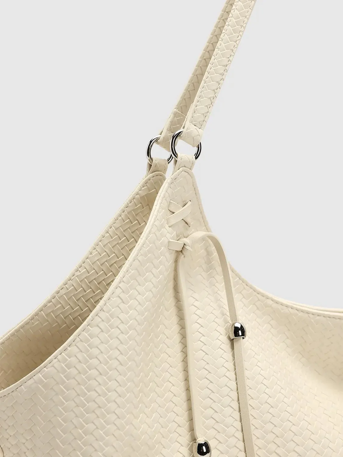 15176-oversize-faux-leather-woven-shoulder-bags-12.webp Oversize Faux Leather Woven Shoulder Bags