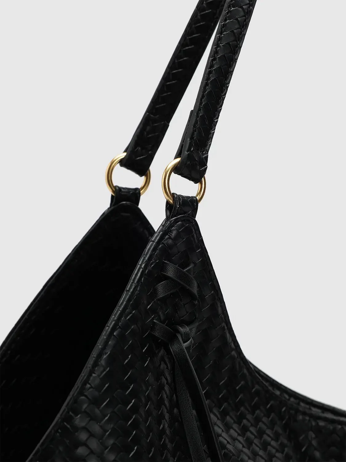 15176-oversize-faux-leather-woven-shoulder-bags-5.webp Oversize Faux Leather Woven Shoulder Bags