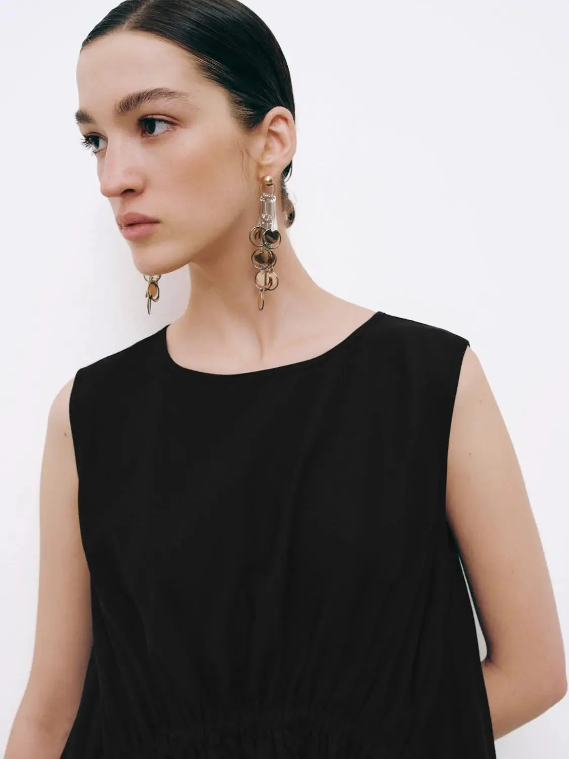 15317-linen-blend-crew-neck-shirring-detail-sleeveless-overhead-shirts-3.webp Linen Blend Crew Neck Shirring Detail Sleeveless Overhead Shirts