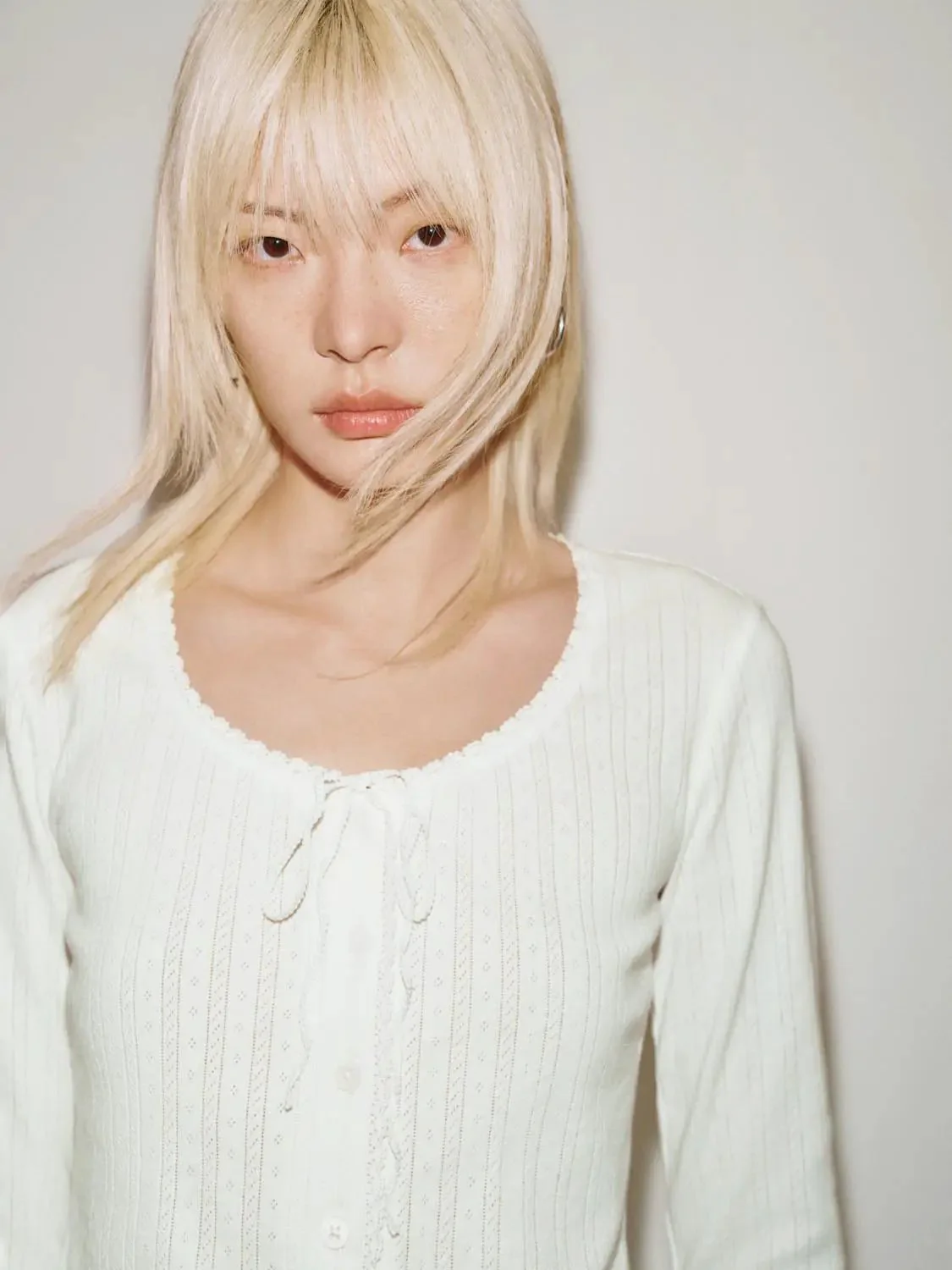 15432-bow-detail-ruffle-trim-long-sleeve-crew-neck-cotton-t-shirts-3.webp Bow Detail Ruffle Trim Long Sleeve Crew Neck Cotton T Shirts