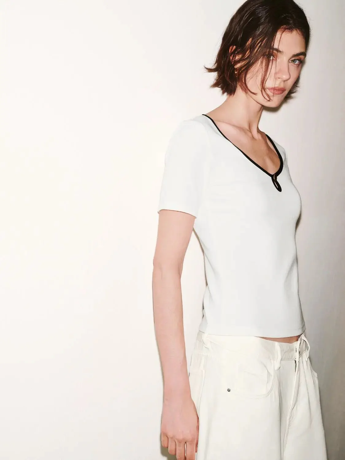 15618-contrast-trim-skinny-cotton-viscose-blend-t-shirt-2.webp Contrast Trim Skinny Cotton Viscose Blend T Shirt