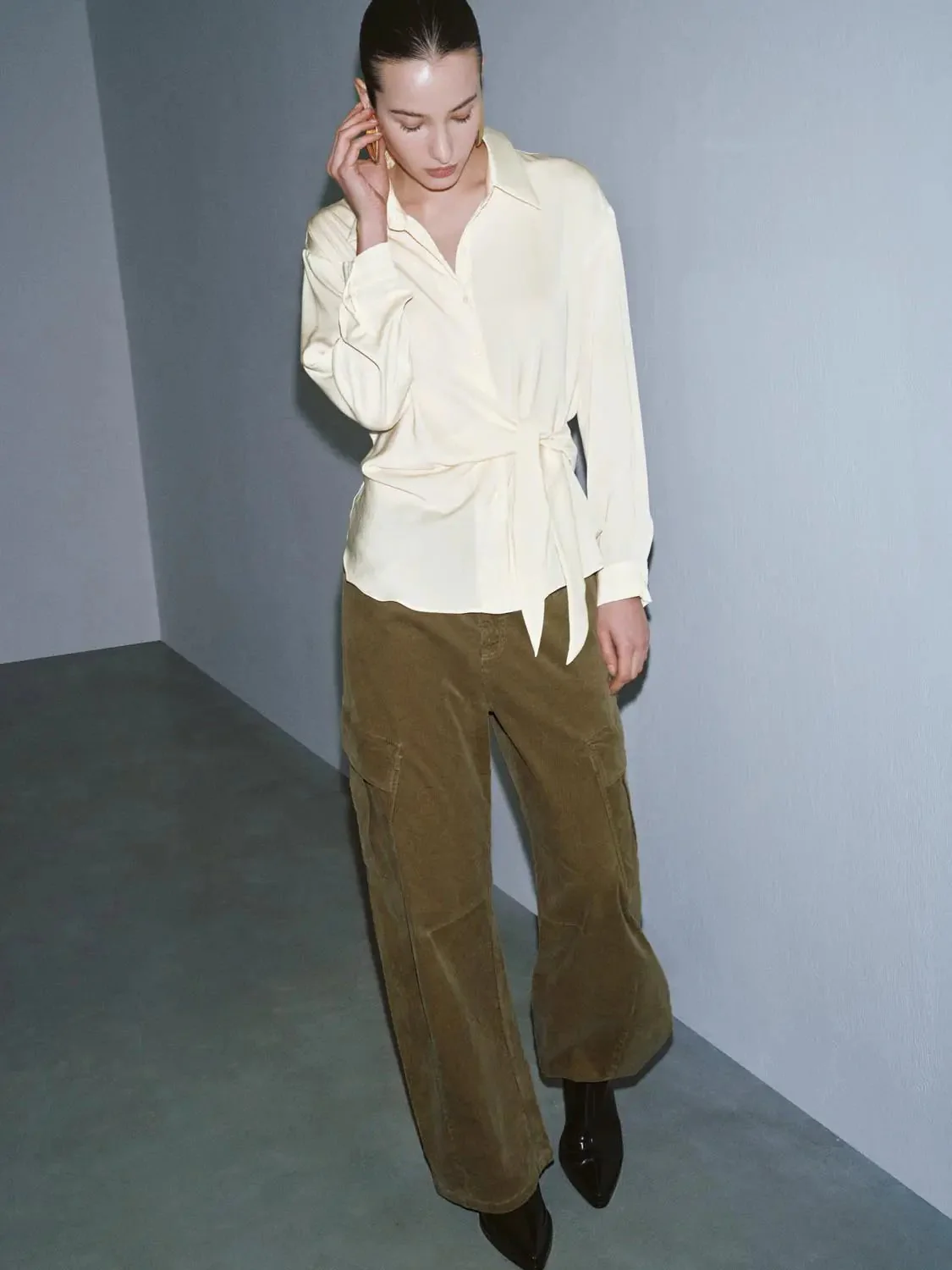 15646-elegant-smooth-fabric-belted-tie-waist-shirt-4.webp Elegant Smooth Fabric Belted Tie Waist Shirt