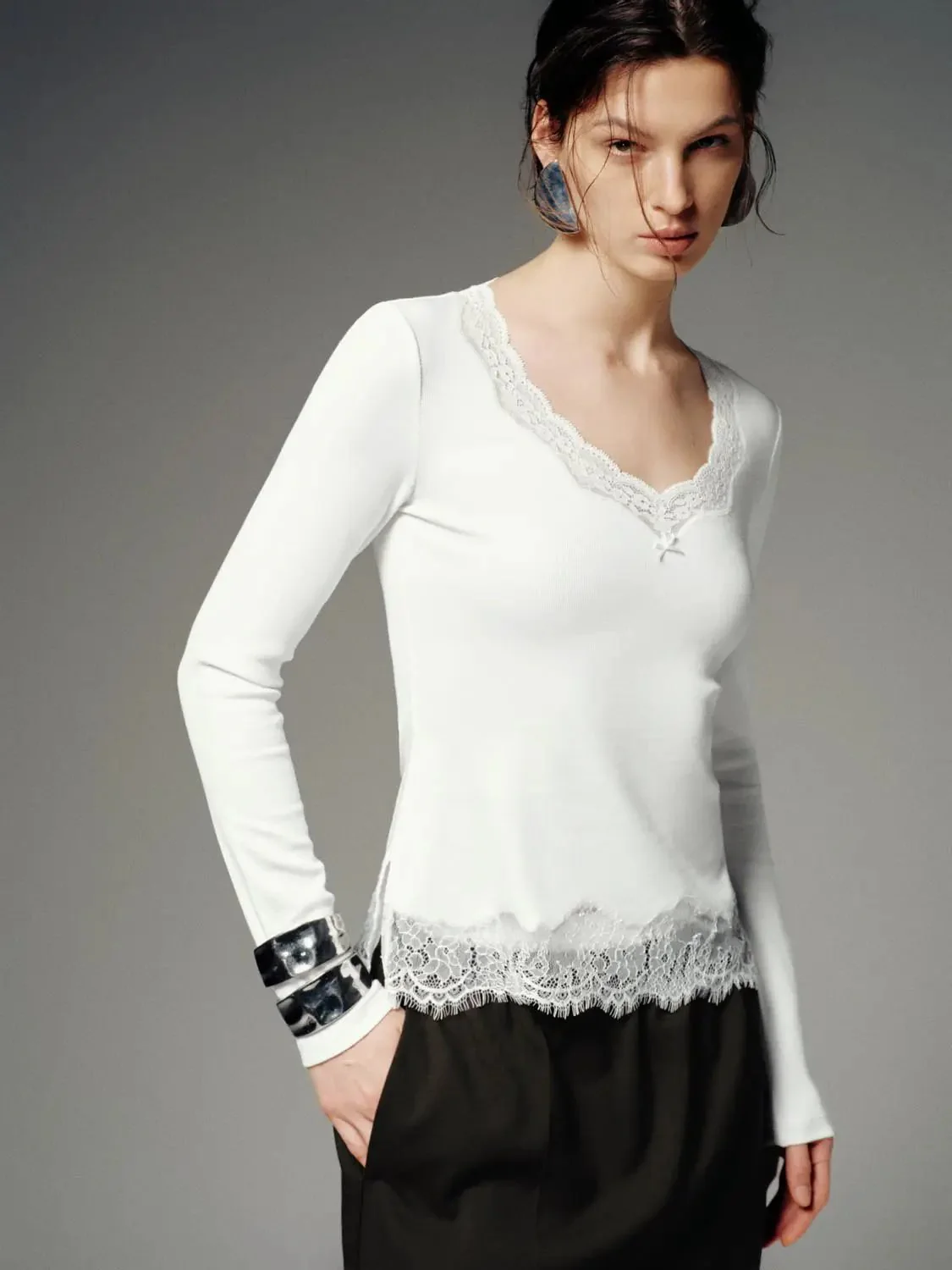 15744-viscose-cotton-lace-trim-v-neck-knit-long-sleeve-t-shirts-2.webp Viscose Cotton Lace Trim V Neck Knit Long Sleeve T Shirts