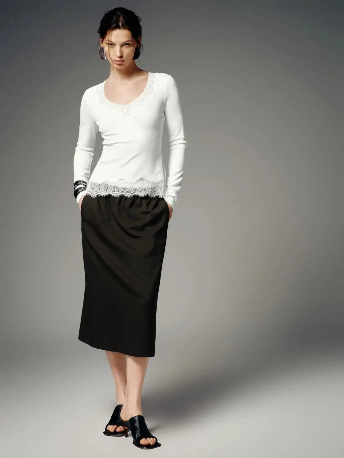 15744-viscose-cotton-lace-trim-v-neck-knit-long-sleeve-t-shirts-4.webp Viscose Cotton Lace Trim V Neck Knit Long Sleeve T Shirts