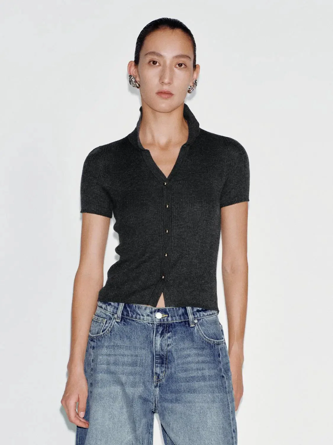 15769-collared-v-neck-short-sleeve-knitted-cardigans-1.webp Collared V-Neck Short Sleeve Knitted Cardigans