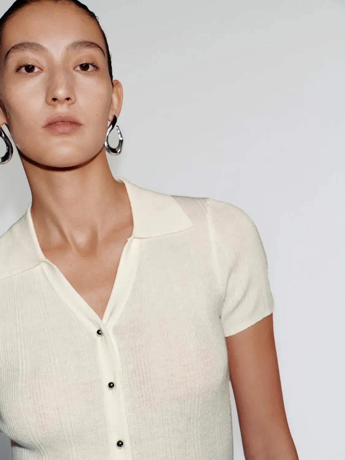 15769-collared-v-neck-short-sleeve-knitted-cardigans-11.webp Collared V-Neck Short Sleeve Knitted Cardigans