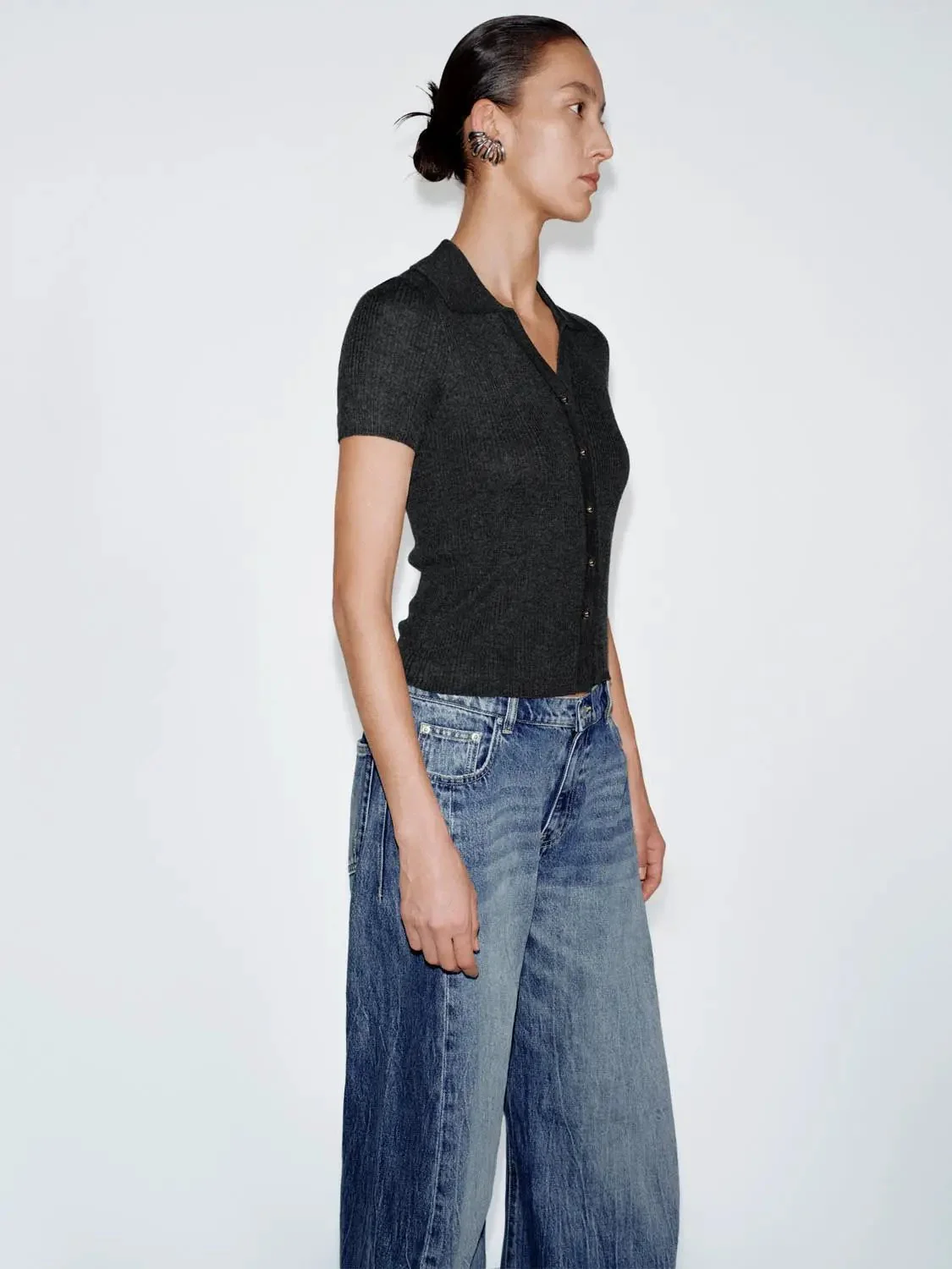 15769-collared-v-neck-short-sleeve-knitted-cardigans-2.webp Collared V-Neck Short Sleeve Knitted Cardigans