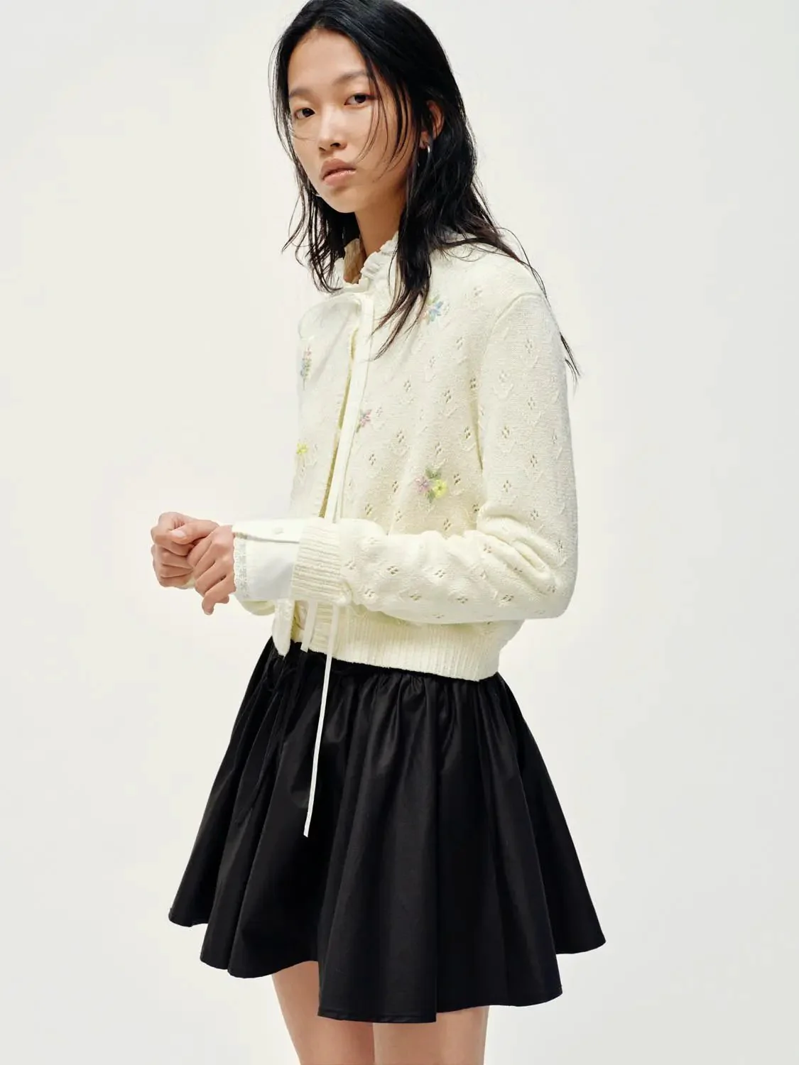 15881-crew-neck-embroidered-knitted-cardigans-2.webp Crew Neck Embroidered Knitted Cardigans