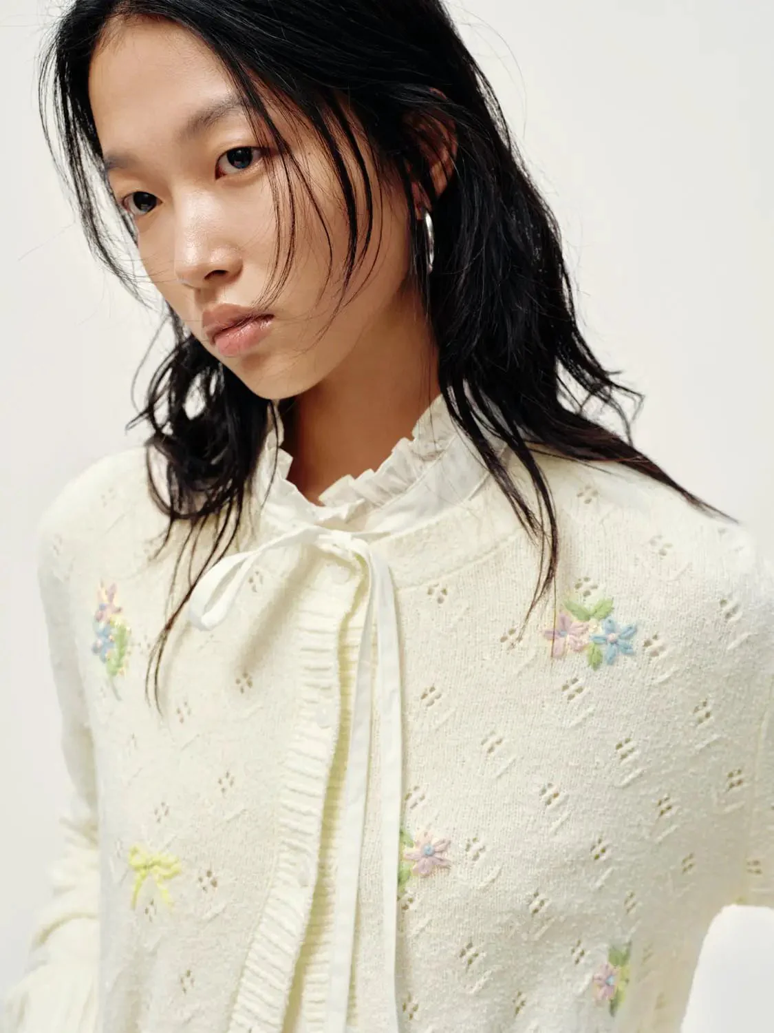 15881-crew-neck-embroidered-knitted-cardigans-3.webp Crew Neck Embroidered Knitted Cardigans