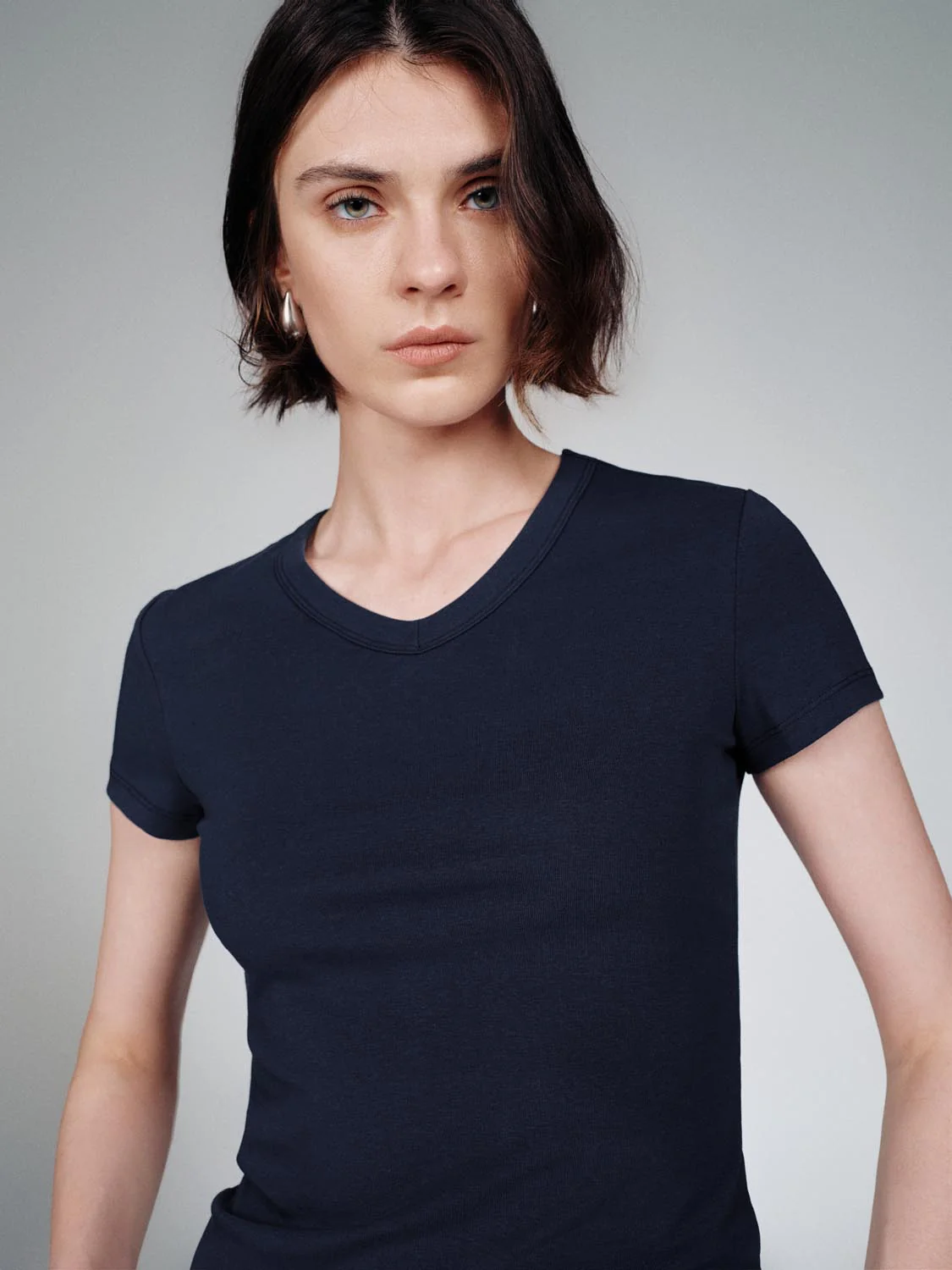 15921-v-neck-cropped-cotton-lyocell-blend-with-stretch-t-shirts-11.webp V-Neck Cropped Cotton Lyocell Blend With Stretch T-Shirts