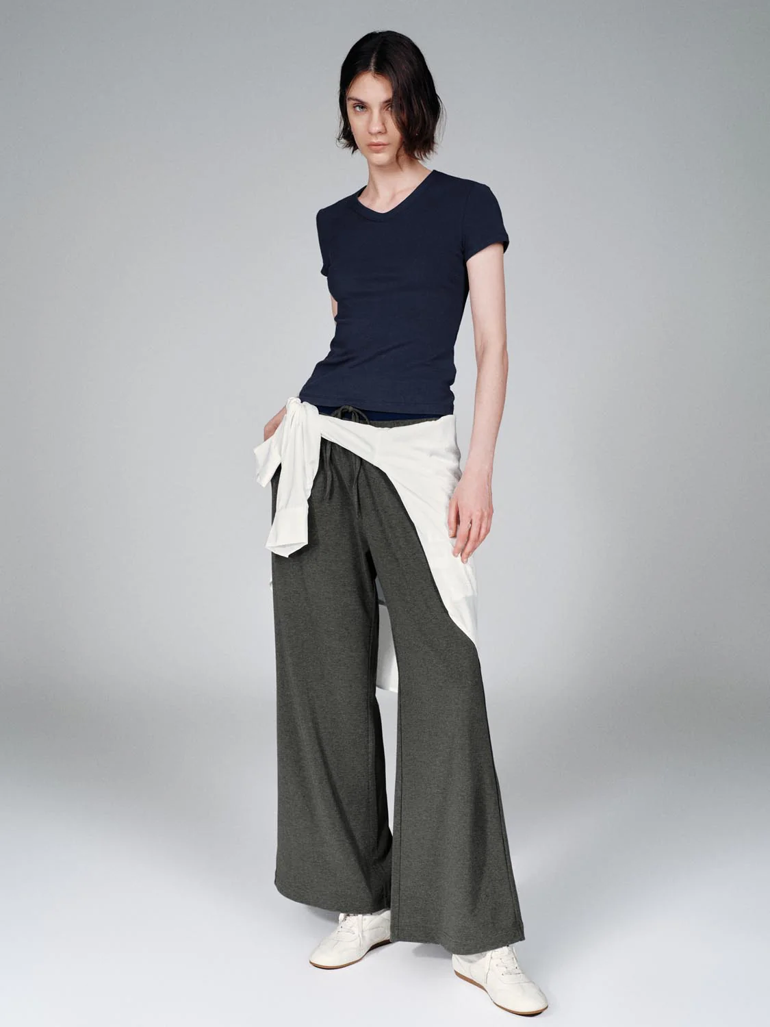 15921-v-neck-cropped-cotton-lyocell-blend-with-stretch-t-shirts-12.webp V-Neck Cropped Cotton Lyocell Blend With Stretch T-Shirts