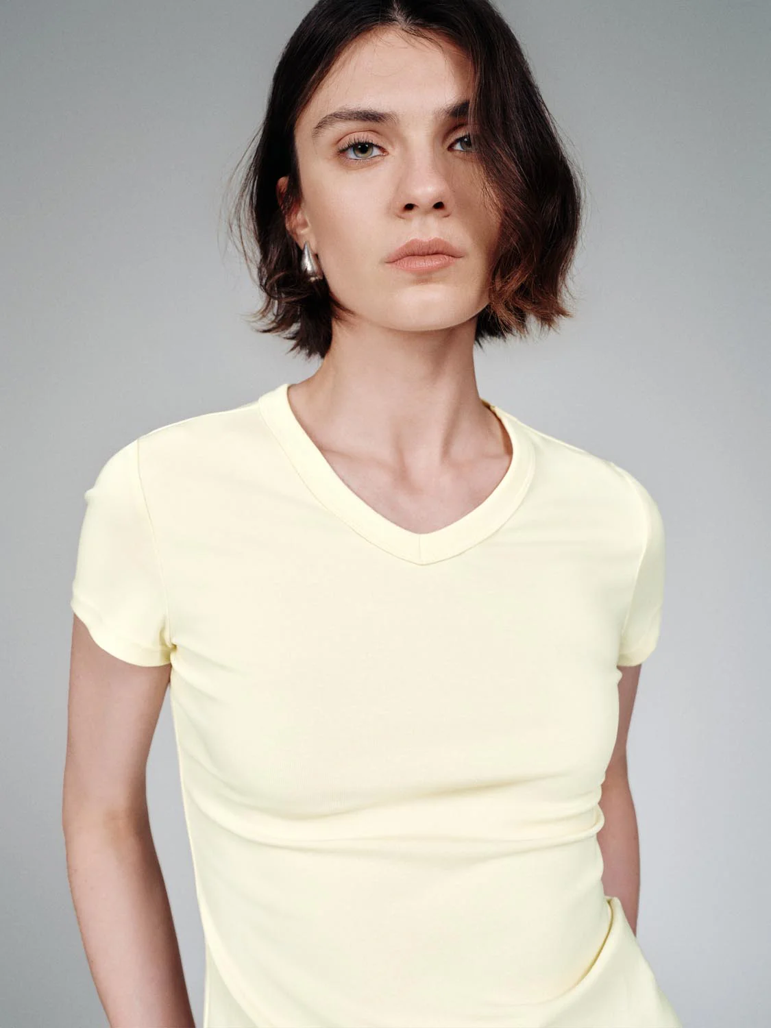 15921-v-neck-cropped-cotton-lyocell-blend-with-stretch-t-shirts-19.webp V-Neck Cropped Cotton Lyocell Blend With Stretch T-Shirts