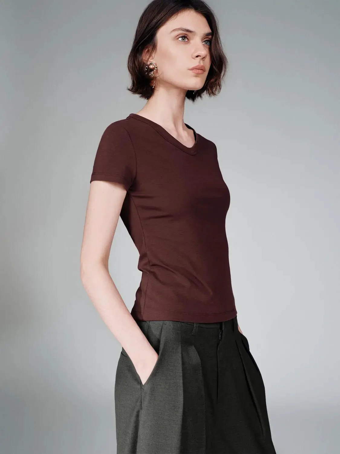 15921-v-neck-cropped-cotton-lyocell-blend-with-stretch-t-shirts-2.webp V-Neck Cropped Cotton Lyocell Blend With Stretch T-Shirts
