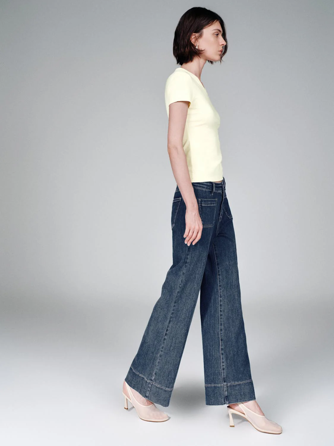 15921-v-neck-cropped-cotton-lyocell-blend-with-stretch-t-shirts-21.webp V-Neck Cropped Cotton Lyocell Blend With Stretch T-Shirts