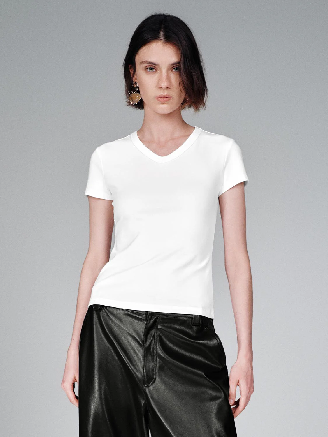 15921-v-neck-cropped-cotton-lyocell-blend-with-stretch-t-shirts-25.webp V-Neck Cropped Cotton Lyocell Blend With Stretch T-Shirts