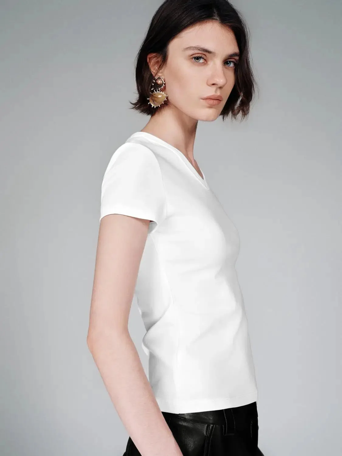 15921-v-neck-cropped-cotton-lyocell-blend-with-stretch-t-shirts-26.webp V-Neck Cropped Cotton Lyocell Blend With Stretch T-Shirts