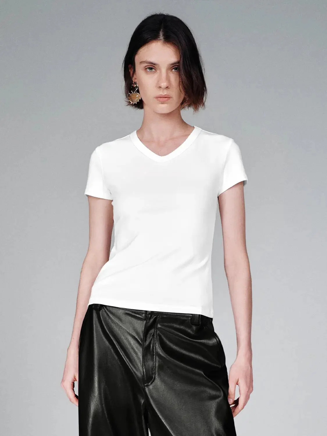 15921-v-neck-cropped-cotton-lyocell-blend-with-stretch-t-shirts-44.webp V-Neck Cropped Cotton Lyocell Blend With Stretch T-Shirts