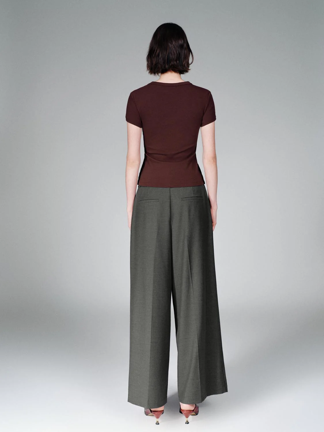 15921-v-neck-cropped-cotton-lyocell-blend-with-stretch-t-shirts-6.webp V-Neck Cropped Cotton Lyocell Blend With Stretch T-Shirts