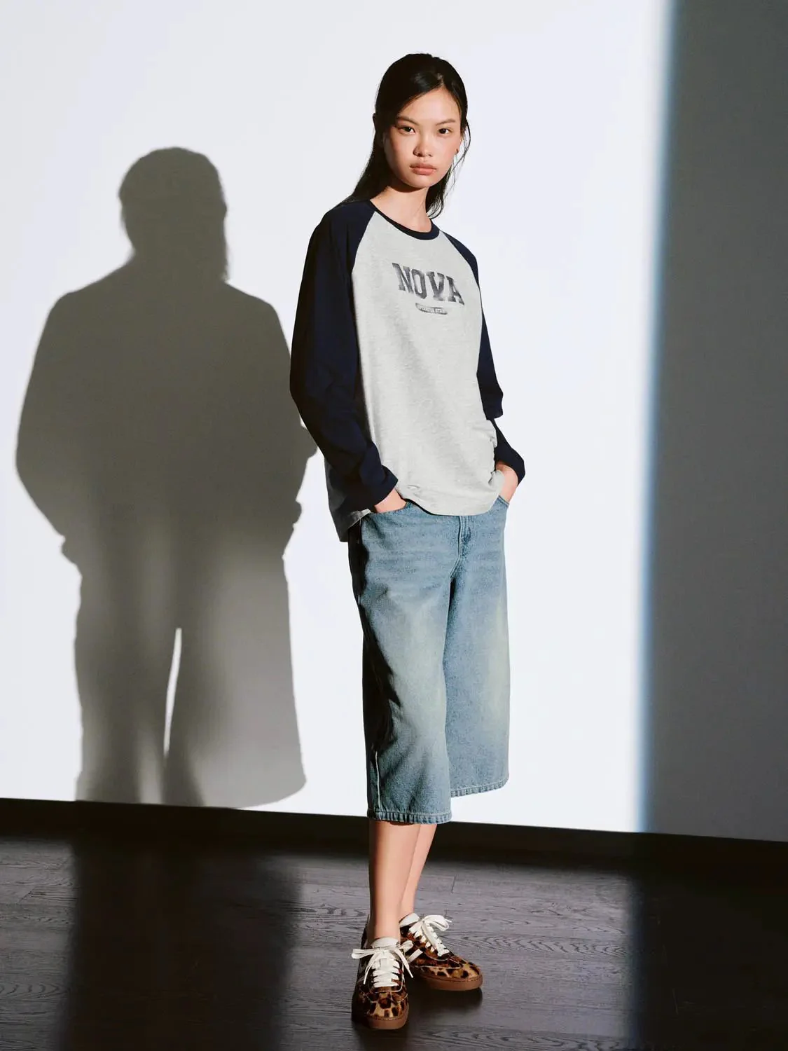 15959-cotton-printed-contrast-raglan-long-sleeve-t-shirt-4.webp Cotton Printed Contrast Raglan Long Sleeve T Shirt