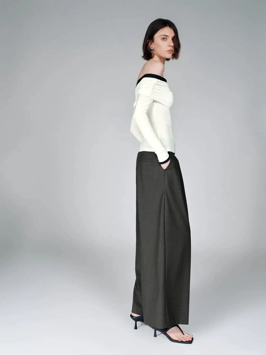 15986-lyocell-wool-off-shoulder-long-sleeve-top-5.webp Lyocell Wool Off Shoulder Long Sleeve Top