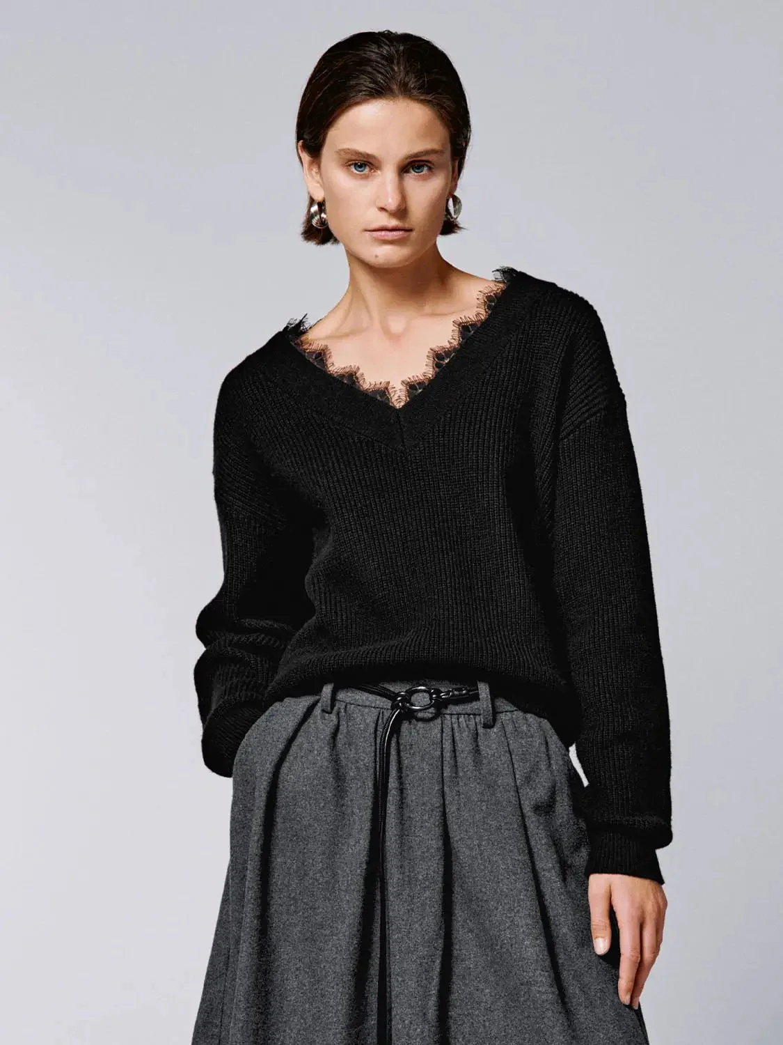 16042-lace-trim-v-neck-long-sleeve-knitted-t-shirts-1.webp Lace Trim V-Neck Long Sleeve Knitted T-Shirts