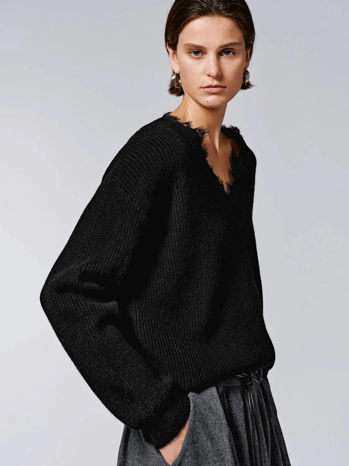 16042-lace-trim-v-neck-long-sleeve-knitted-t-shirts-2.webp Lace Trim V-Neck Long Sleeve Knitted T-Shirts