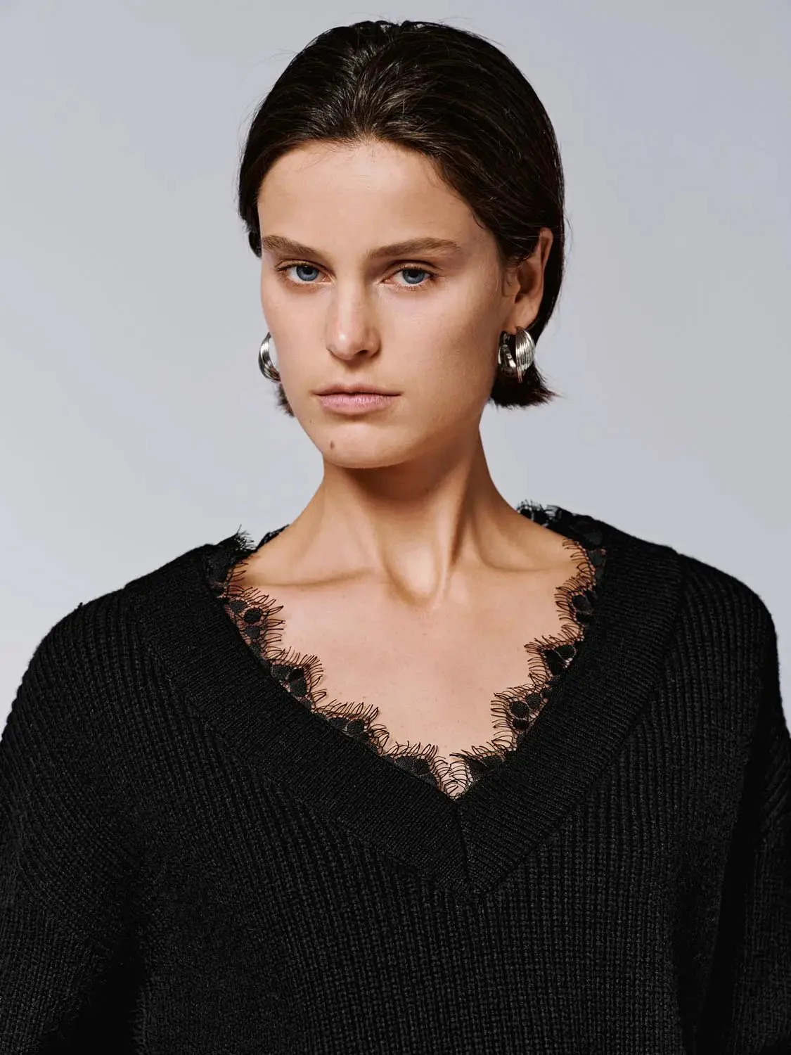 16042-lace-trim-v-neck-long-sleeve-knitted-t-shirts-6.webp Lace Trim V-Neck Long Sleeve Knitted T-Shirts