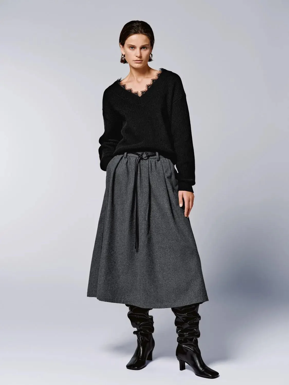 16042-lace-trim-v-neck-long-sleeve-knitted-t-shirts-7.webp Lace Trim V-Neck Long Sleeve Knitted T-Shirts