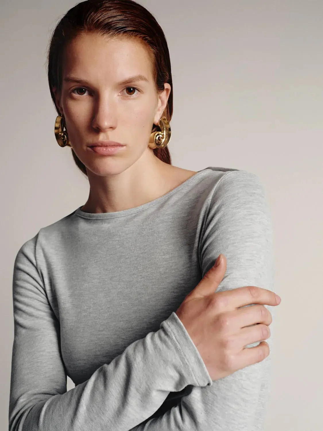 16068-elegant-ruched-long-sleeve-flare-knit-top-19.webp Elegant Ruched Long Sleeve Flare Knit Top