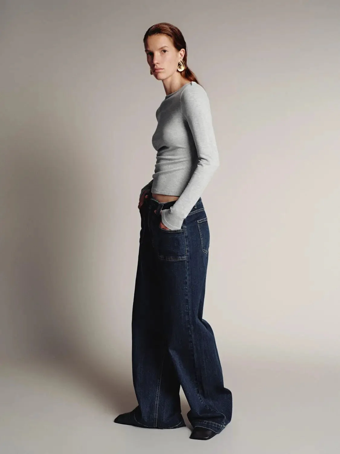 16068-elegant-ruched-long-sleeve-flare-knit-top-21.webp Elegant Ruched Long Sleeve Flare Knit Top