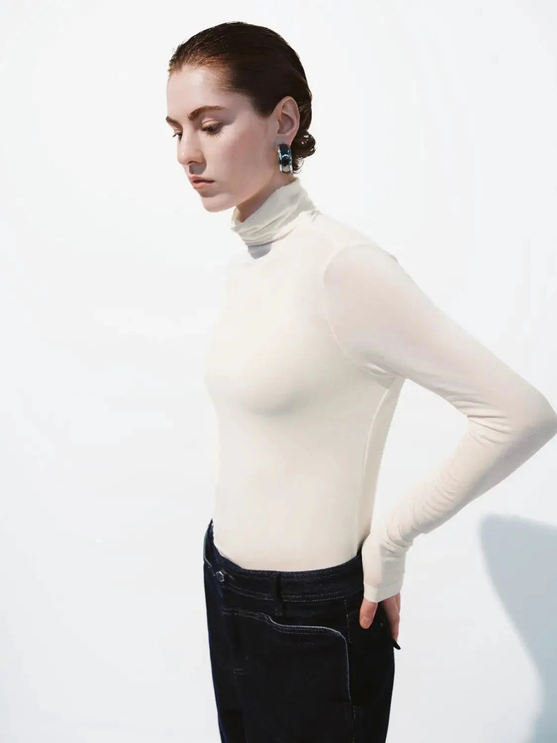 16221-minimalist-black-soft-knit-high-neck-long-sleeve-top-10.webp Minimalist Black Soft Knit High Neck Long Sleeve Top