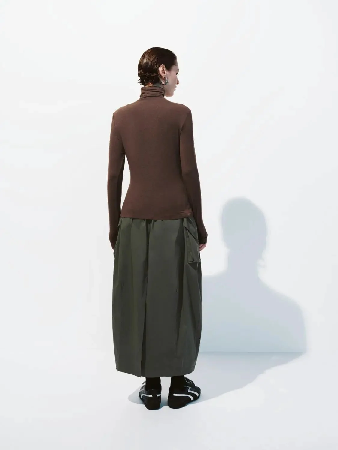16221-minimalist-black-soft-knit-high-neck-long-sleeve-top-22.webp Minimalist Black Soft Knit High Neck Long Sleeve Top