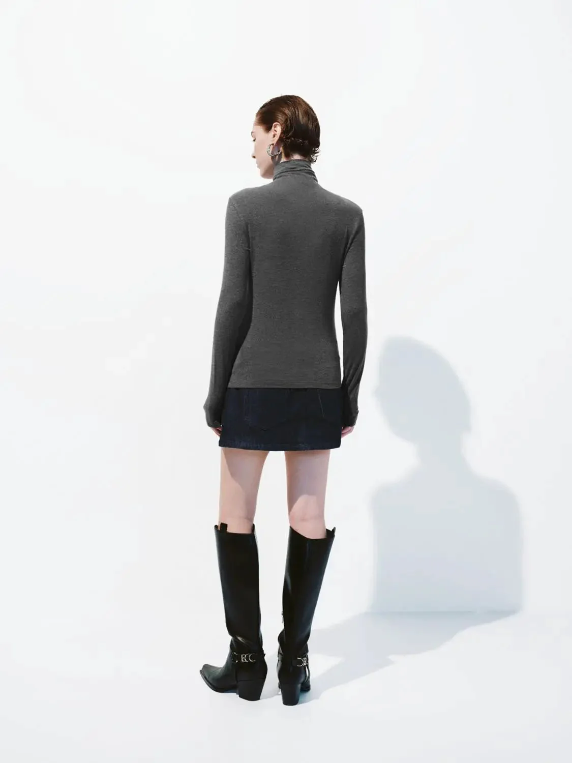 16221-minimalist-black-soft-knit-high-neck-long-sleeve-top-30.webp Minimalist Black Soft Knit High Neck Long Sleeve Top