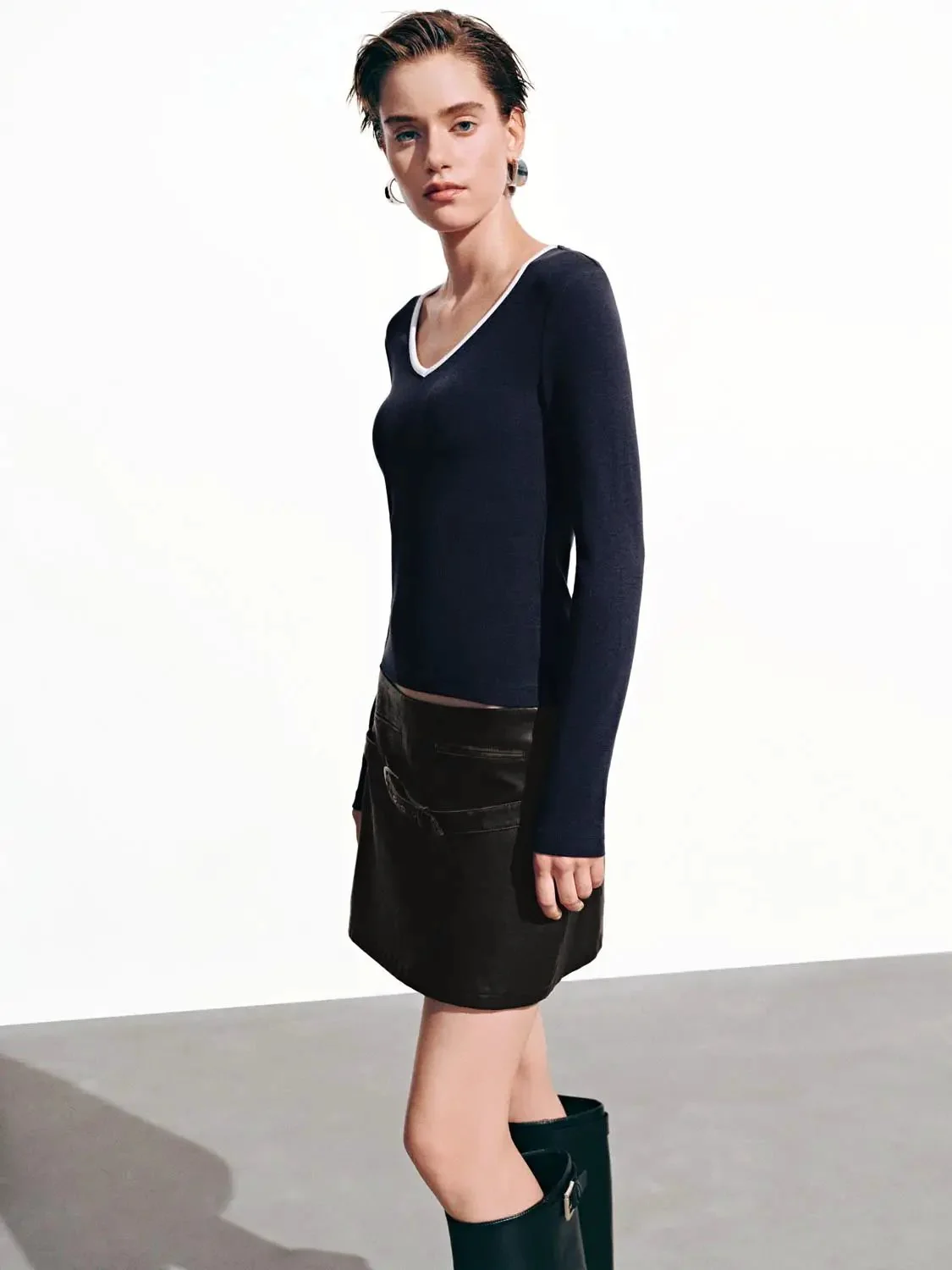 16263-contrast-trim-cotton-viscose-blend-long-sleeve-t-shirt-18.webp Contrast Trim Cotton Viscose Blend Long Sleeve T Shirt