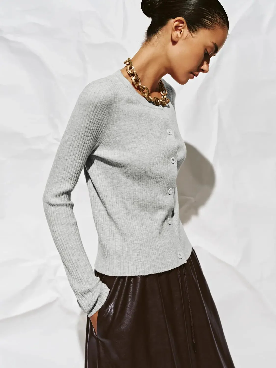 16280-crew-neck-button-up-knitted-cardigan-26.webp Crew Neck Button Up Knitted Cardigan