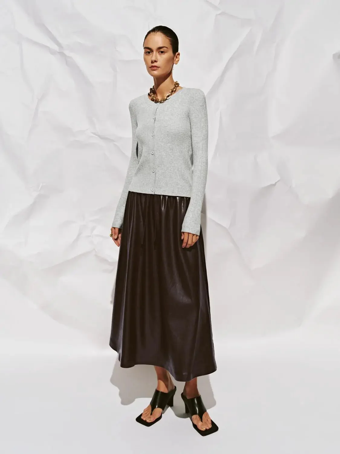 16280-crew-neck-button-up-knitted-cardigan-28.webp Crew Neck Button Up Knitted Cardigan