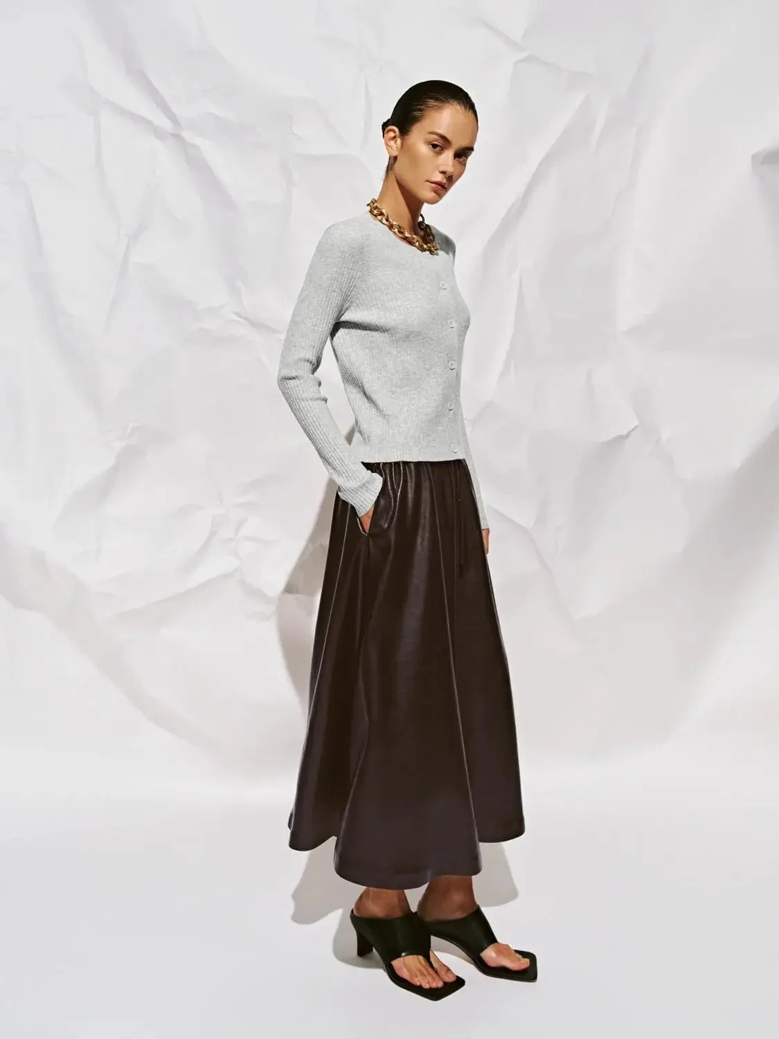 16280-crew-neck-button-up-knitted-cardigan-29.webp Crew Neck Button Up Knitted Cardigan