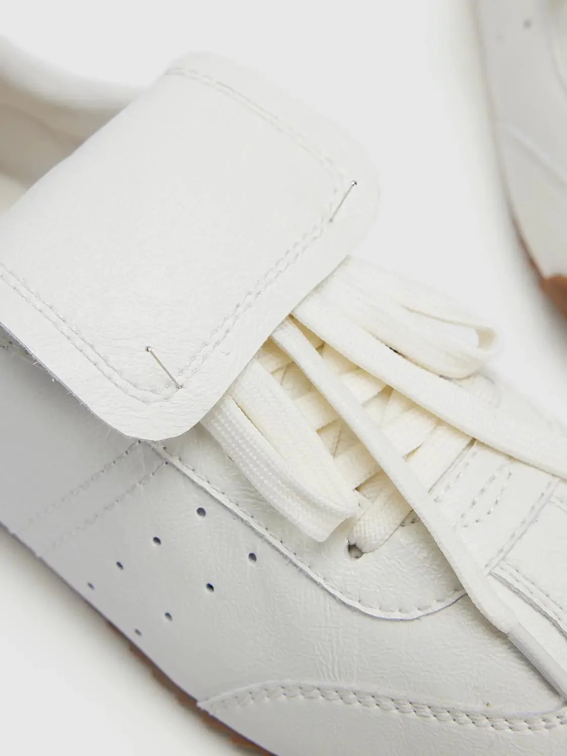 16492-vegan-leather-sneakers-6.webp Vegan Leather Sneakers