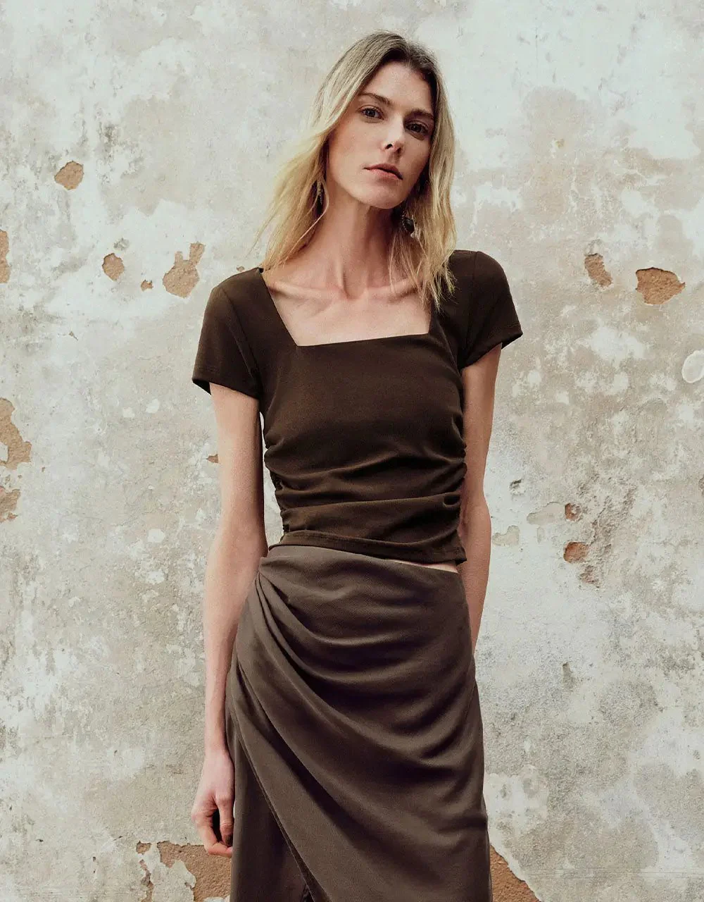 16530-essential-ruched-square-cut-collar-cotton-t-shirt-41.webp Essential Ruched Square-Cut Collar Cotton T Shirt