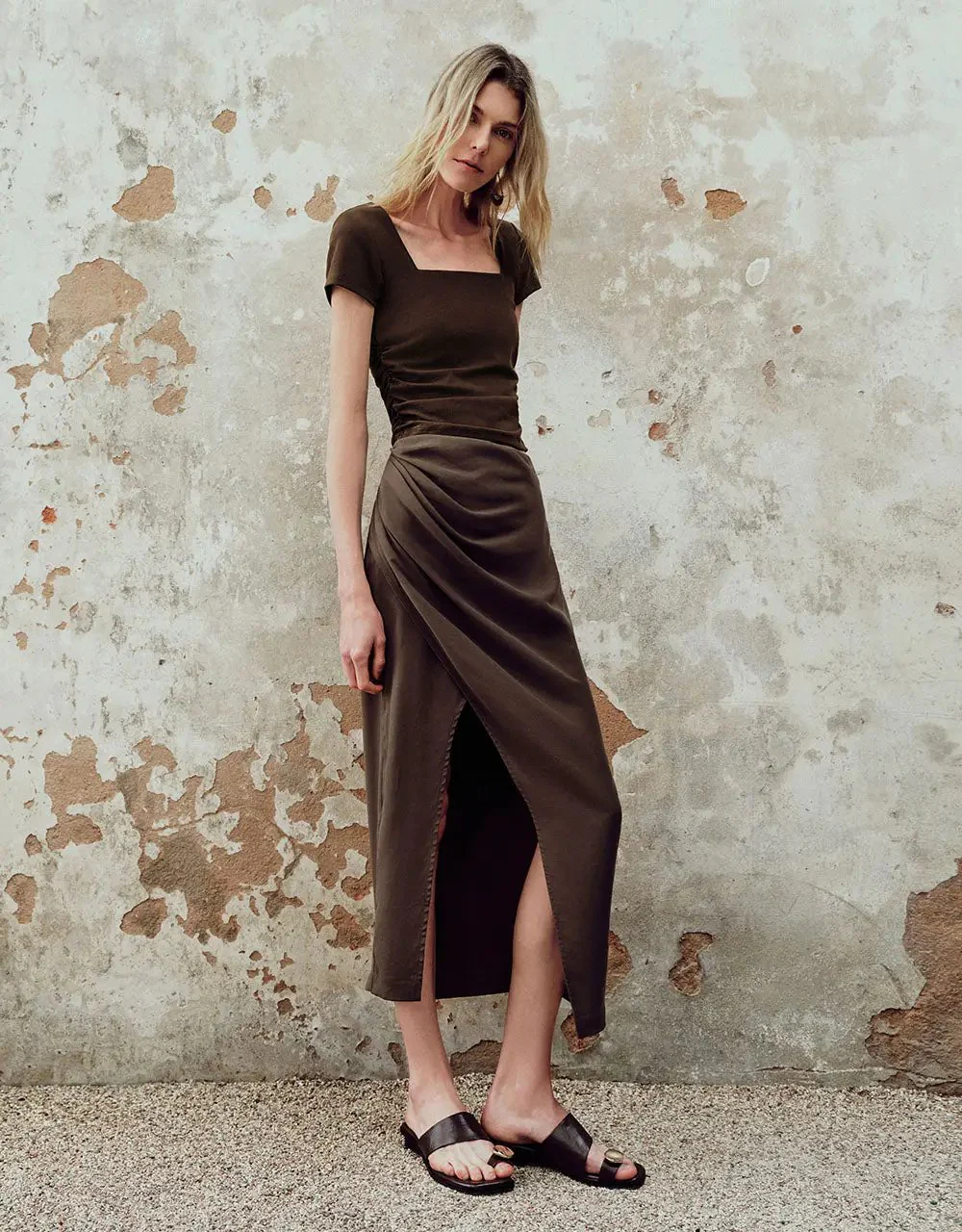 16530-essential-ruched-square-cut-collar-cotton-t-shirt-7.webp Essential Ruched Square-Cut Collar Cotton T Shirt