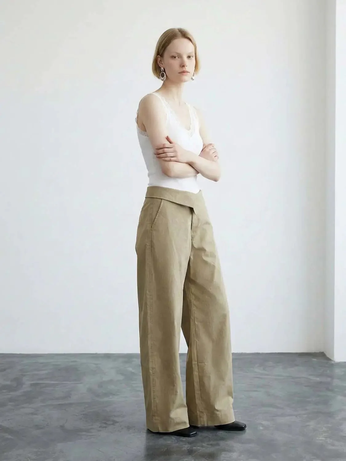 1656-cotton-twill-fold-over-waistband-barrel-leg-pants-5.webp Cotton Twill Fold Over Waistband Barrel Leg Pants
