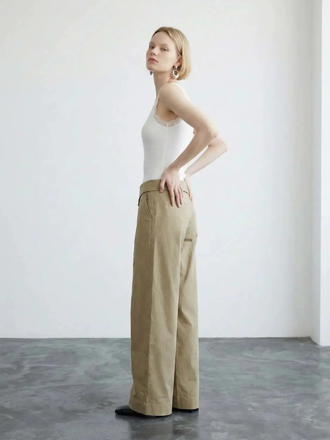 1656-cotton-twill-fold-over-waistband-barrel-leg-pants-6.webp Cotton Twill Fold Over Waistband Barrel Leg Pants