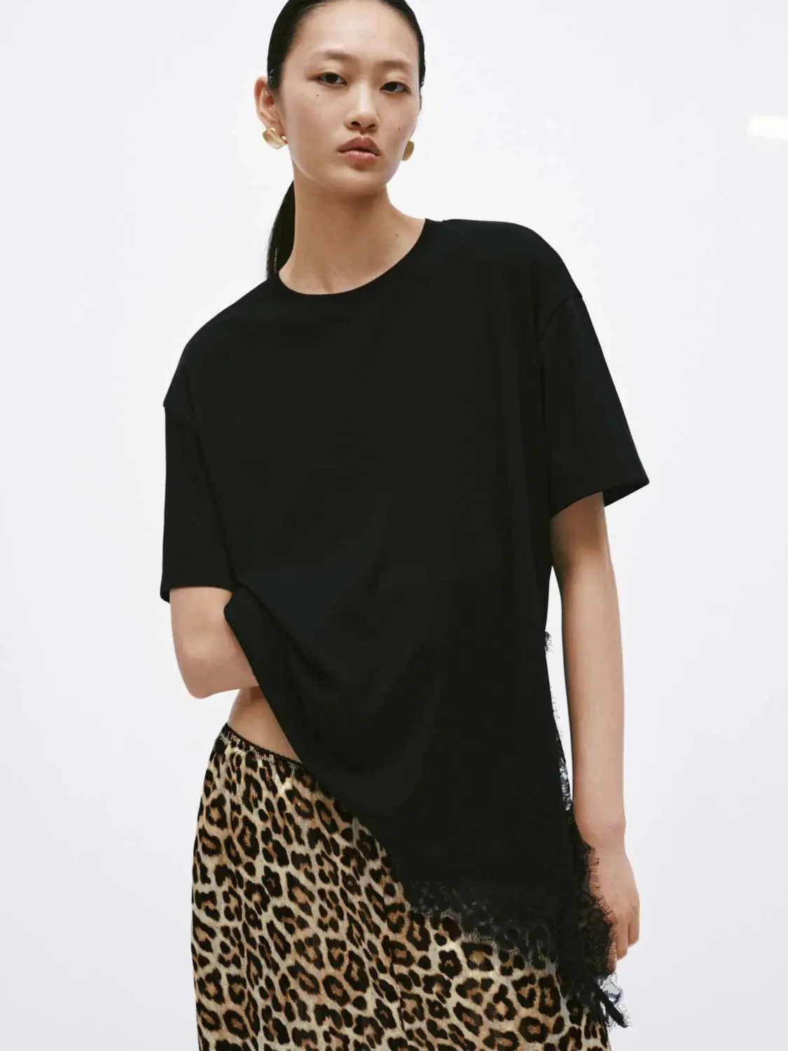 1663-cotton-lace-trim-relaxed-fit-crew-neck-t-shirts-2.webp Cotton Lace Trim Relaxed Fit Crew Neck T-Shirts