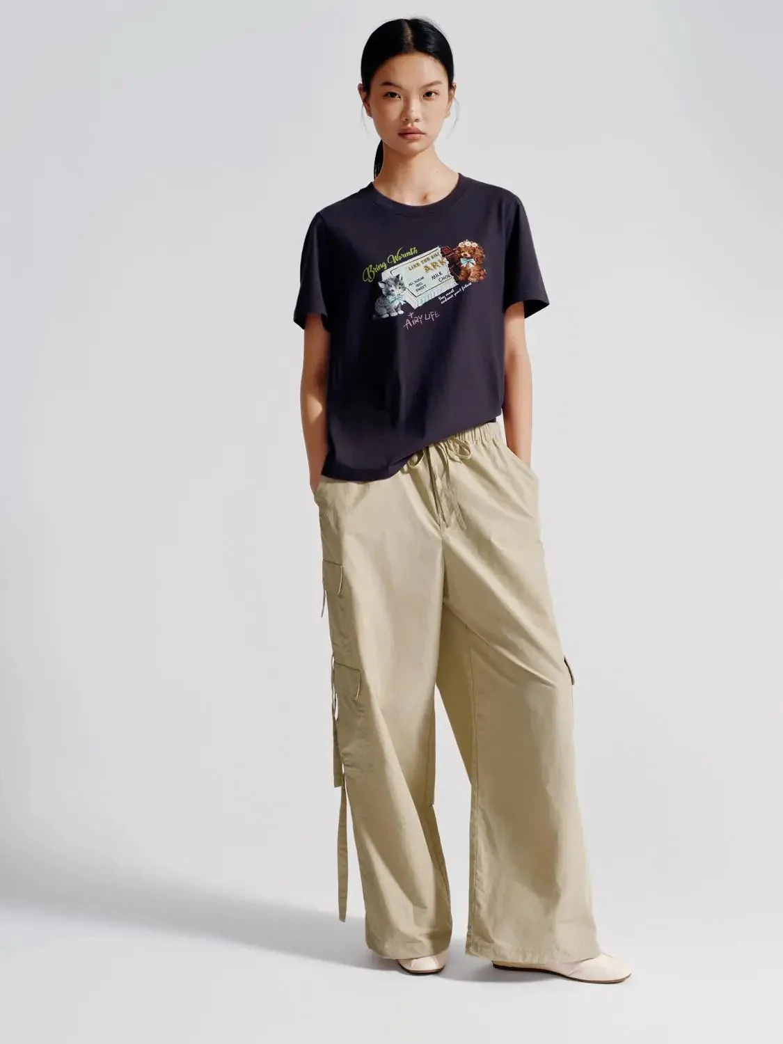 1669-drawstring-pull-on-cargo-pants-with-flap-pockets-and-wide-leg-7.webp Drawstring Pull On Cargo Pants With Flap Pockets And Wide Leg
