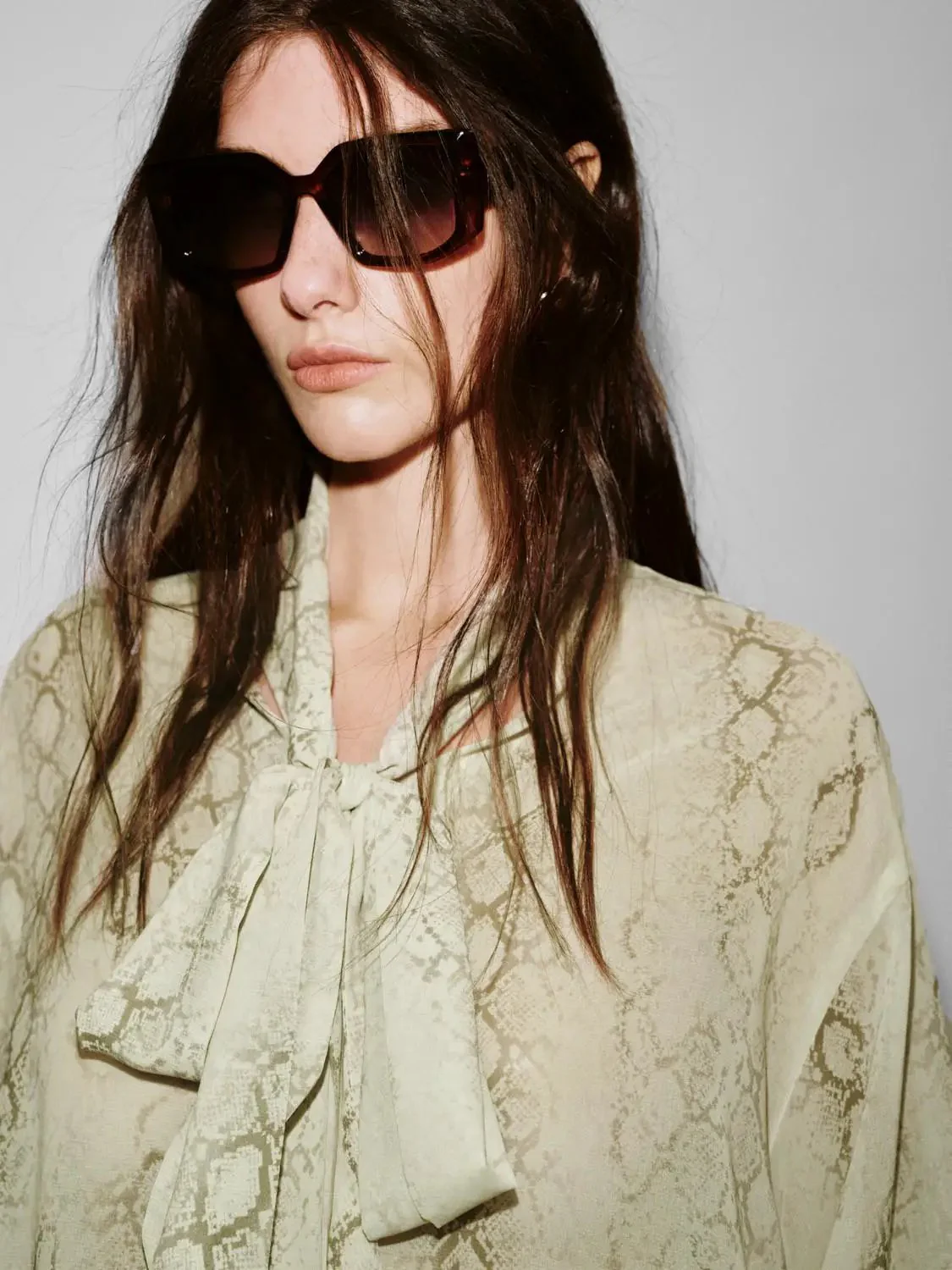 16764-scarf-neck-snake-print-overhead-shirts-3.webp Scarf Neck Snake Print Overhead Shirts