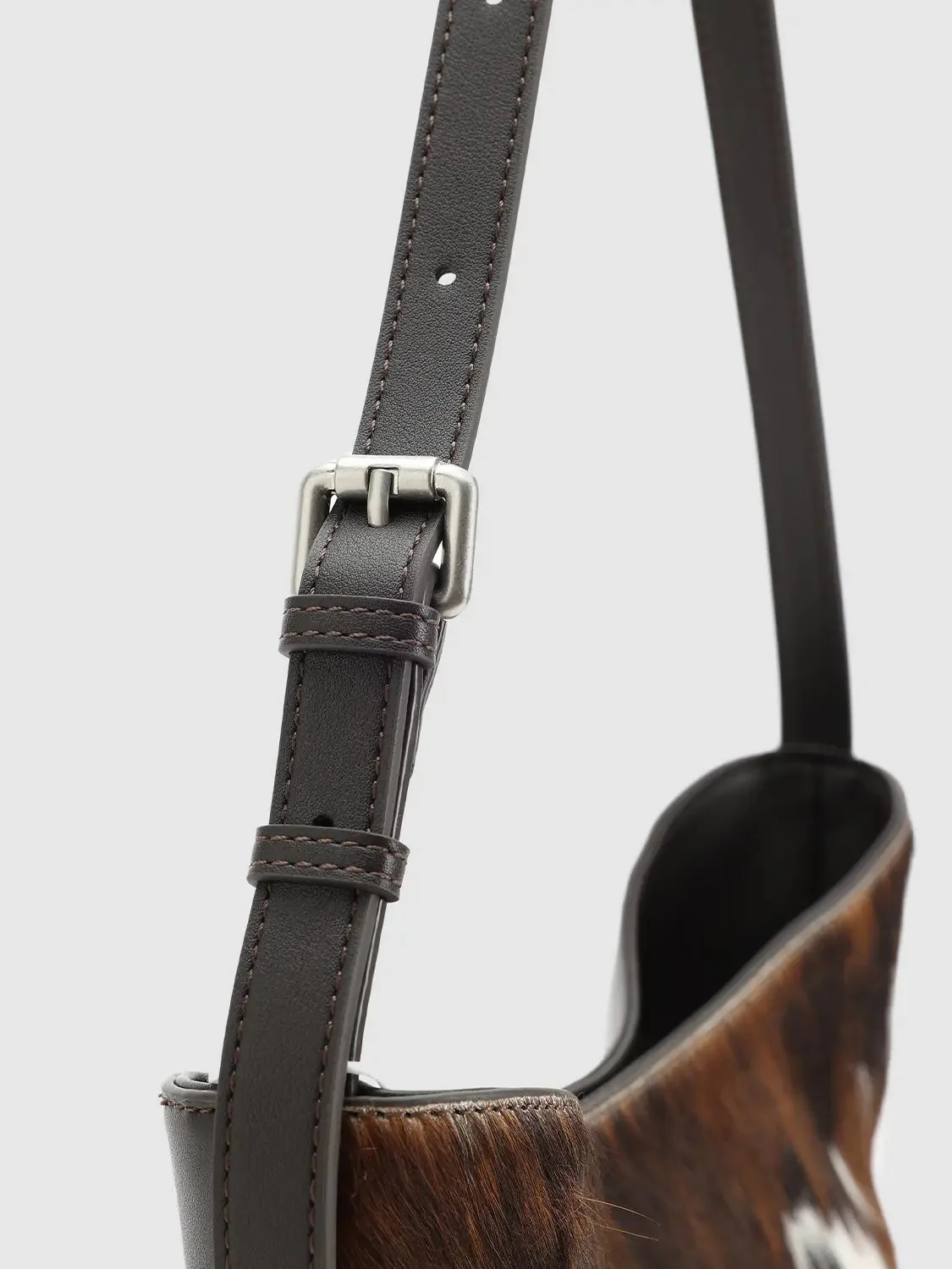16769-cow-print-fluffy-bucket-shoulder-bags-4.webp Cow Print Fluffy Bucket Shoulder Bags